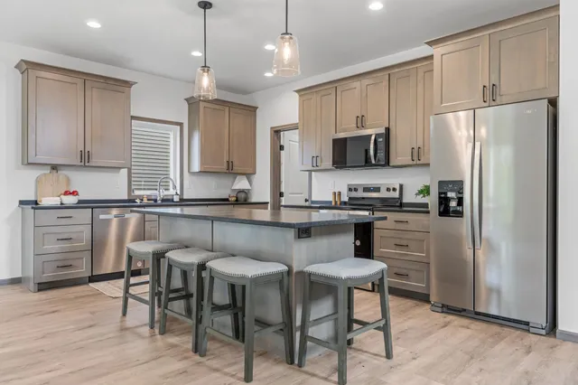 $549,900 | 10350 Burgundy Drive, Horace, ND 58047