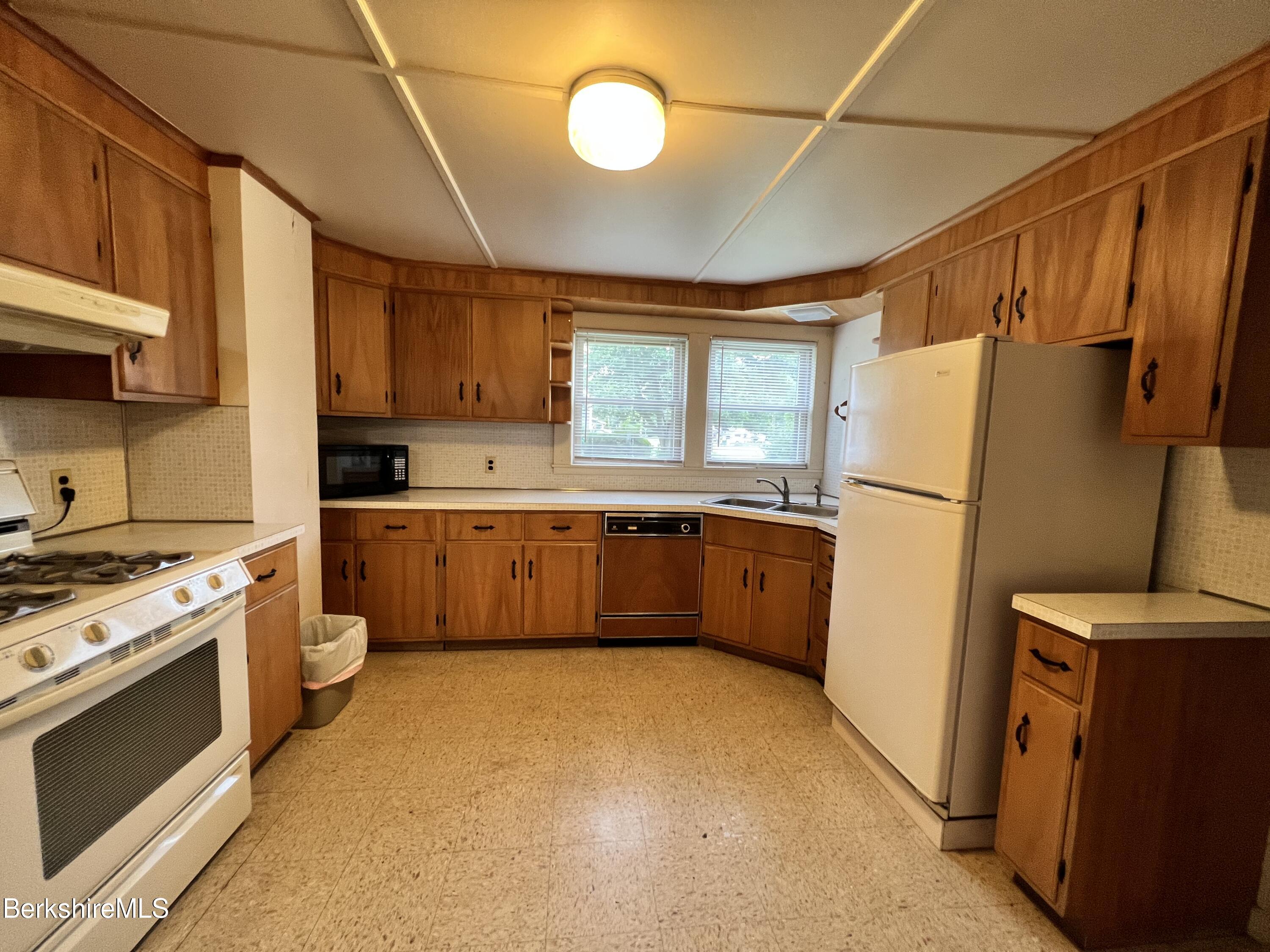 803 Simonds Road Williamstown, MA 01267 - Photo 8 of 39 Eat In Kitchen