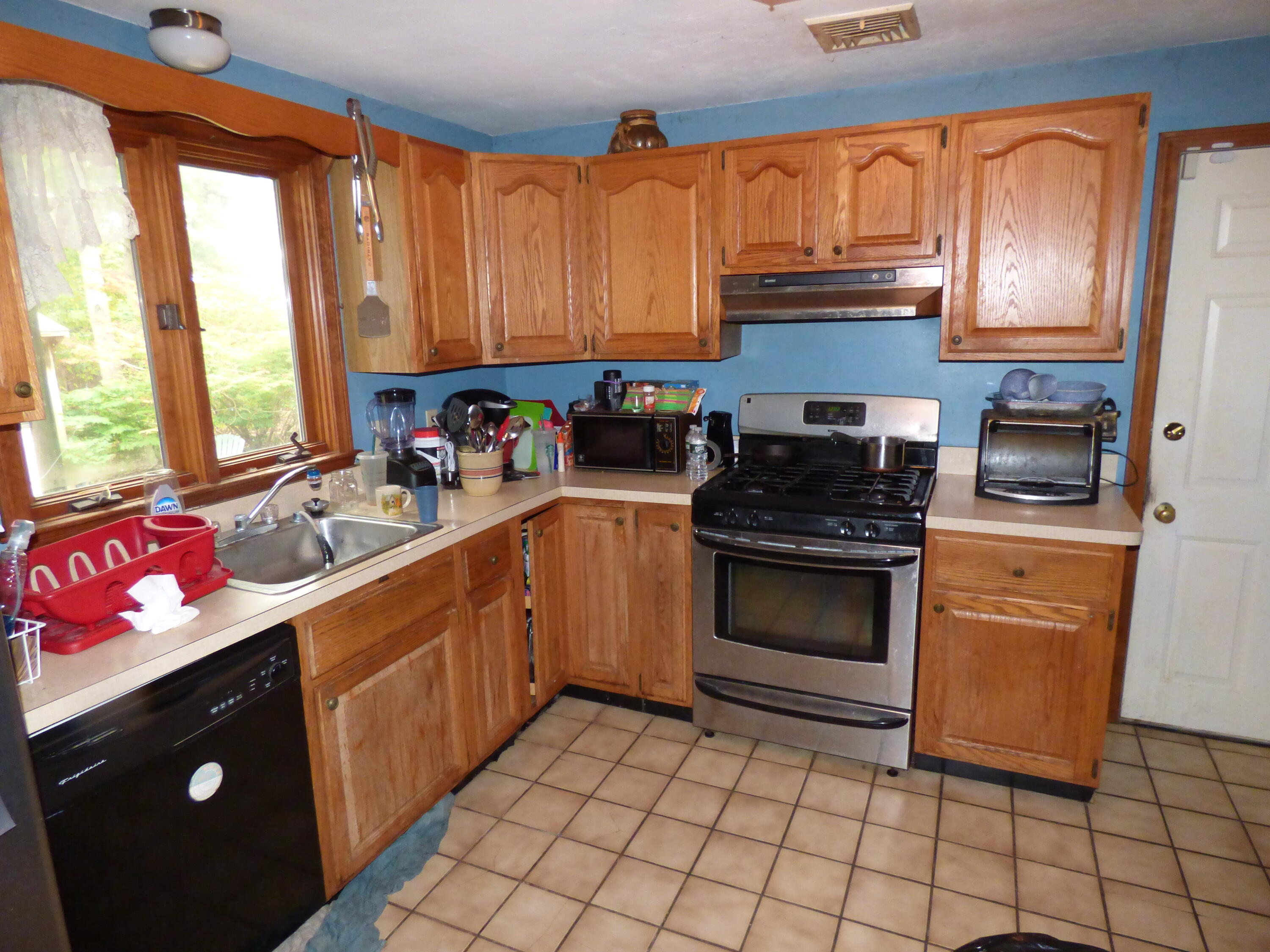 35 Pequot Road Mashpee, MA 02649 - Photo 4 of 16 P1060099