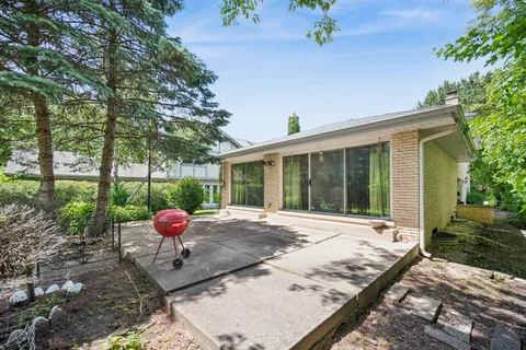 $499,000 | 2419 Lake Avenue, Wilmette, IL 60091