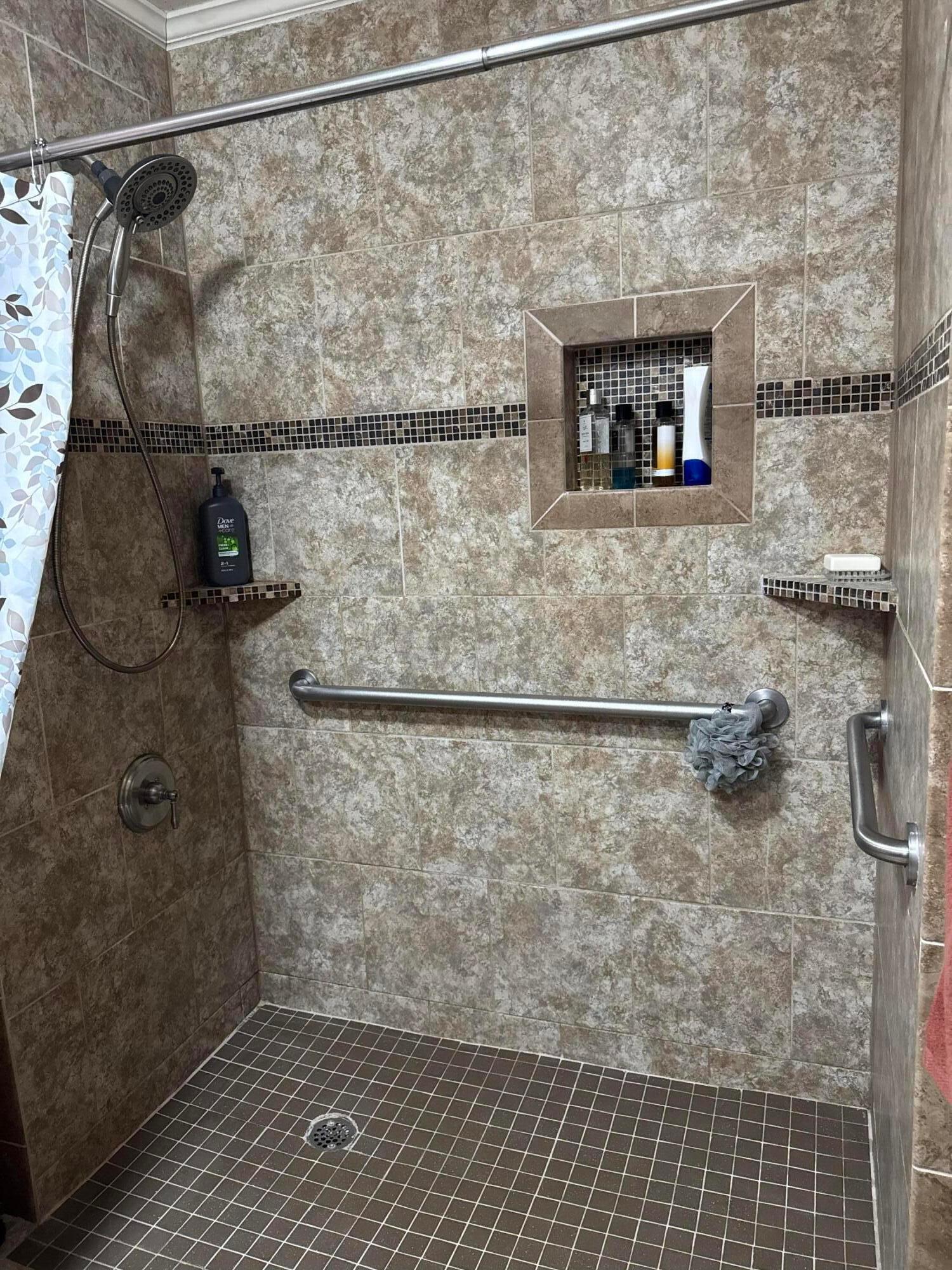 204 Garrett Street Borger, TX 79007 - Photo 12 of 23 a bathroom with a shower