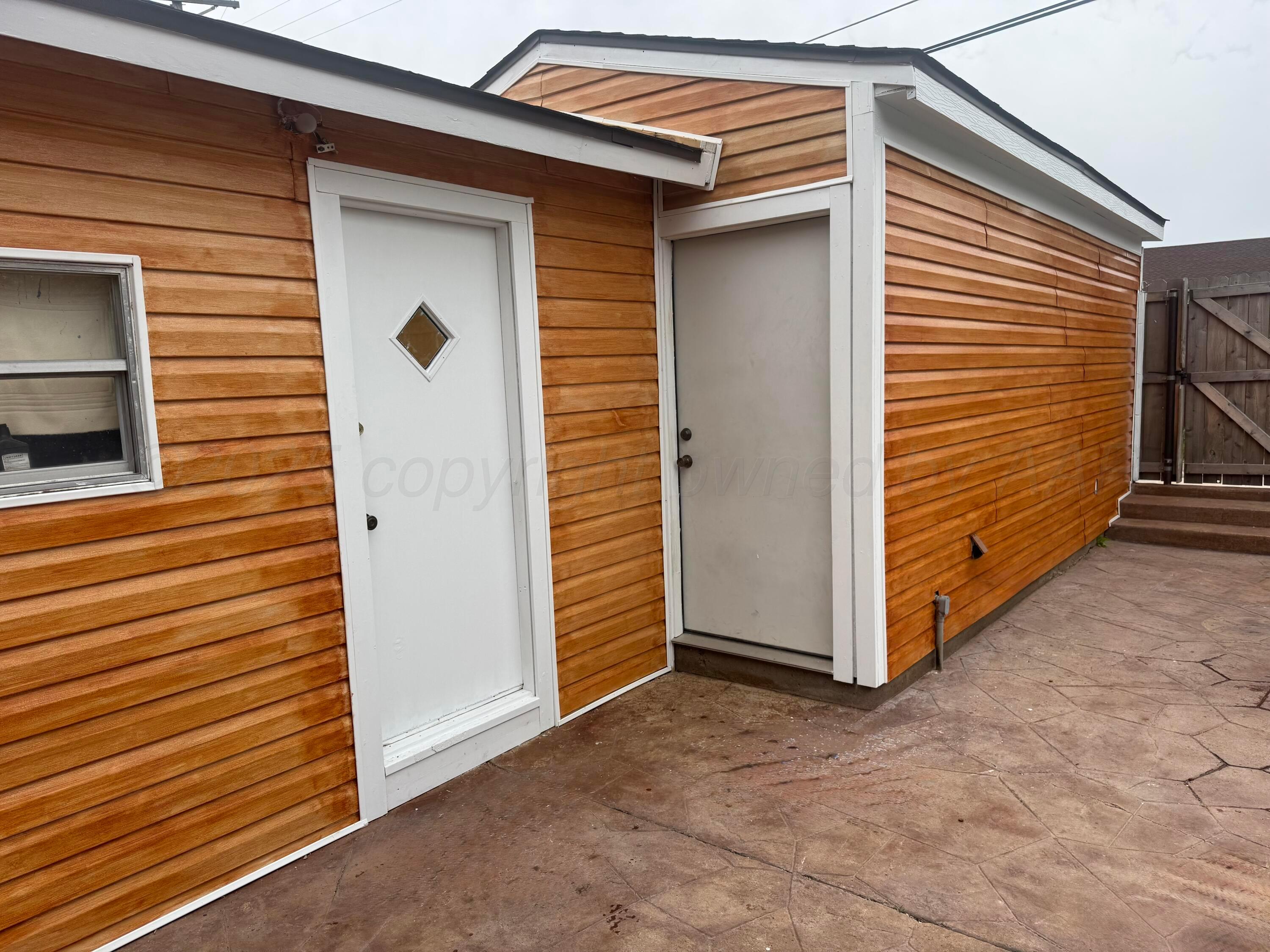 204 Garrett Street Borger, TX 79007 - Photo 22 of 23 a view of front door and potted plants
