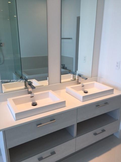 45 Southwest 9th Street, Unit 4906 Miami, FL 33130 - Photo 17 of 19