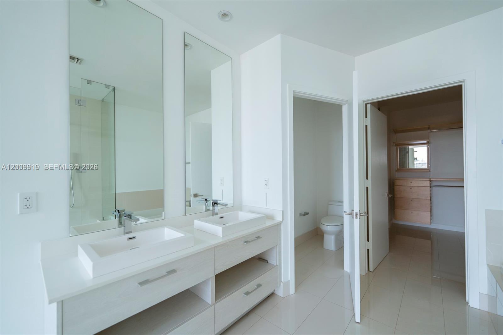 45 Southwest 9th Street, Unit 4906 Miami, FL 33130 - Photo 21 of 39