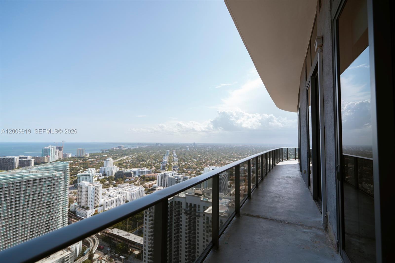 45 Southwest 9th Street, Unit 4906 Miami, FL 33130 - Photo 6 of 39