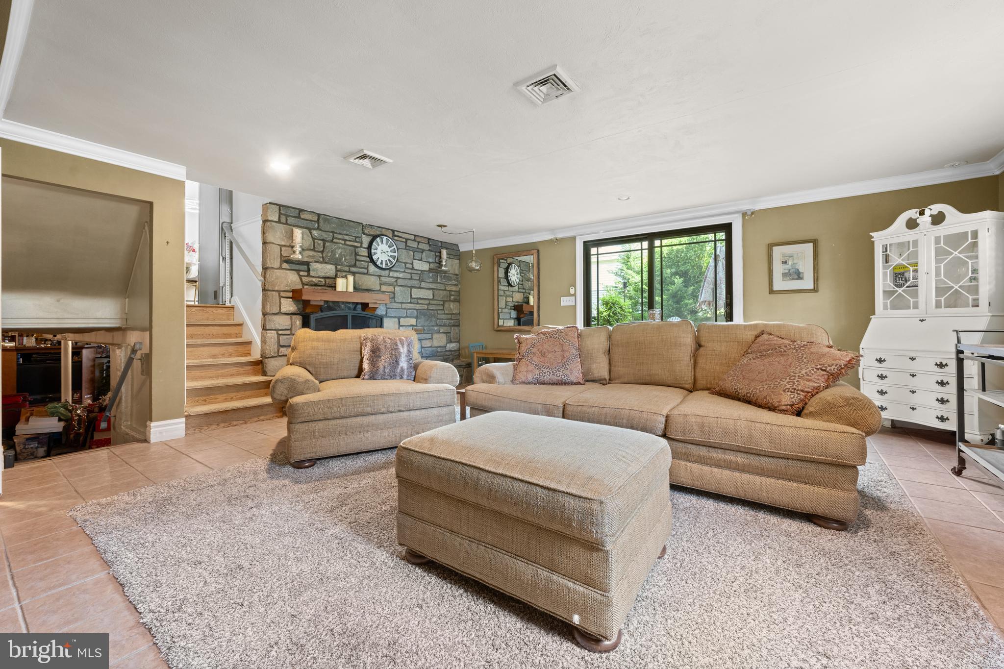 260 Avon Road Springfield, PA 19064 - Photo 15 of 45 Family room