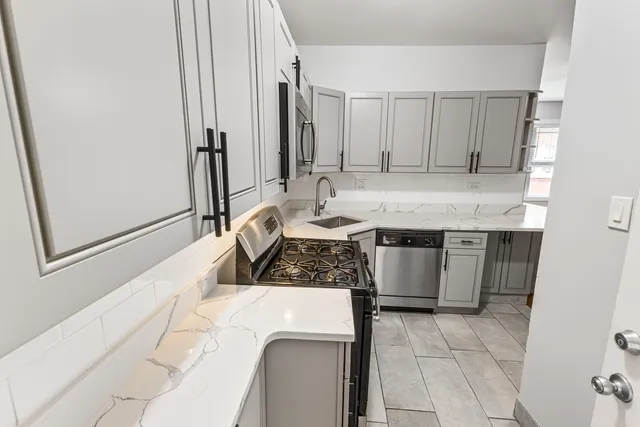 $1,984 | 6112 North Winthrop Avenue, Unit 1W, Chicago, IL 60660