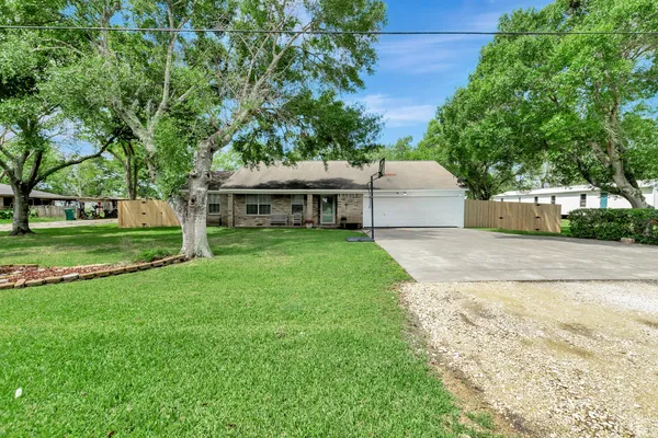 $329,000 | 1002 2nd Street, Ganado, TX 77962