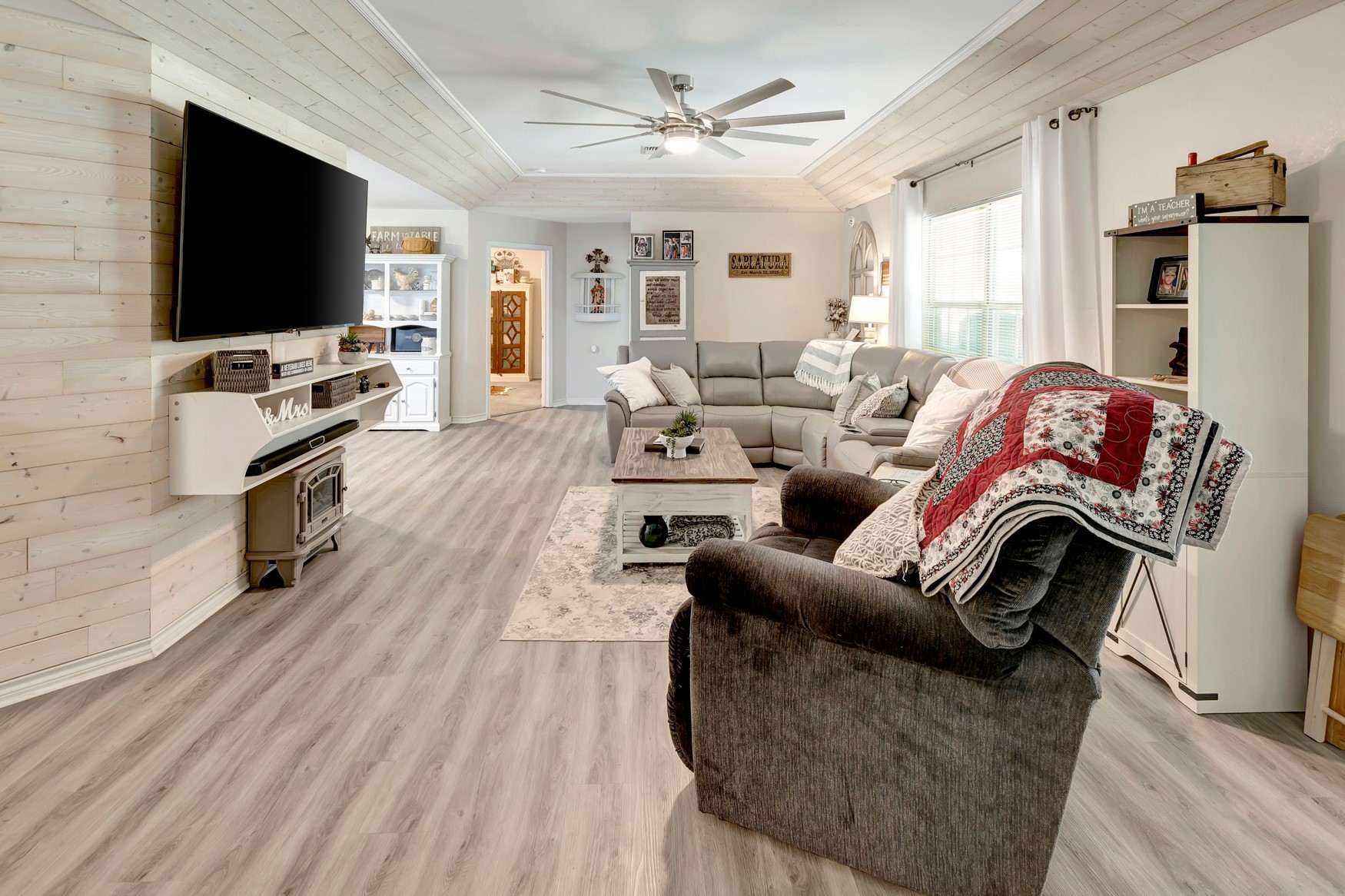 1002 2nd Street Ganado, TX 77962 - Photo 7 of 50 Family room