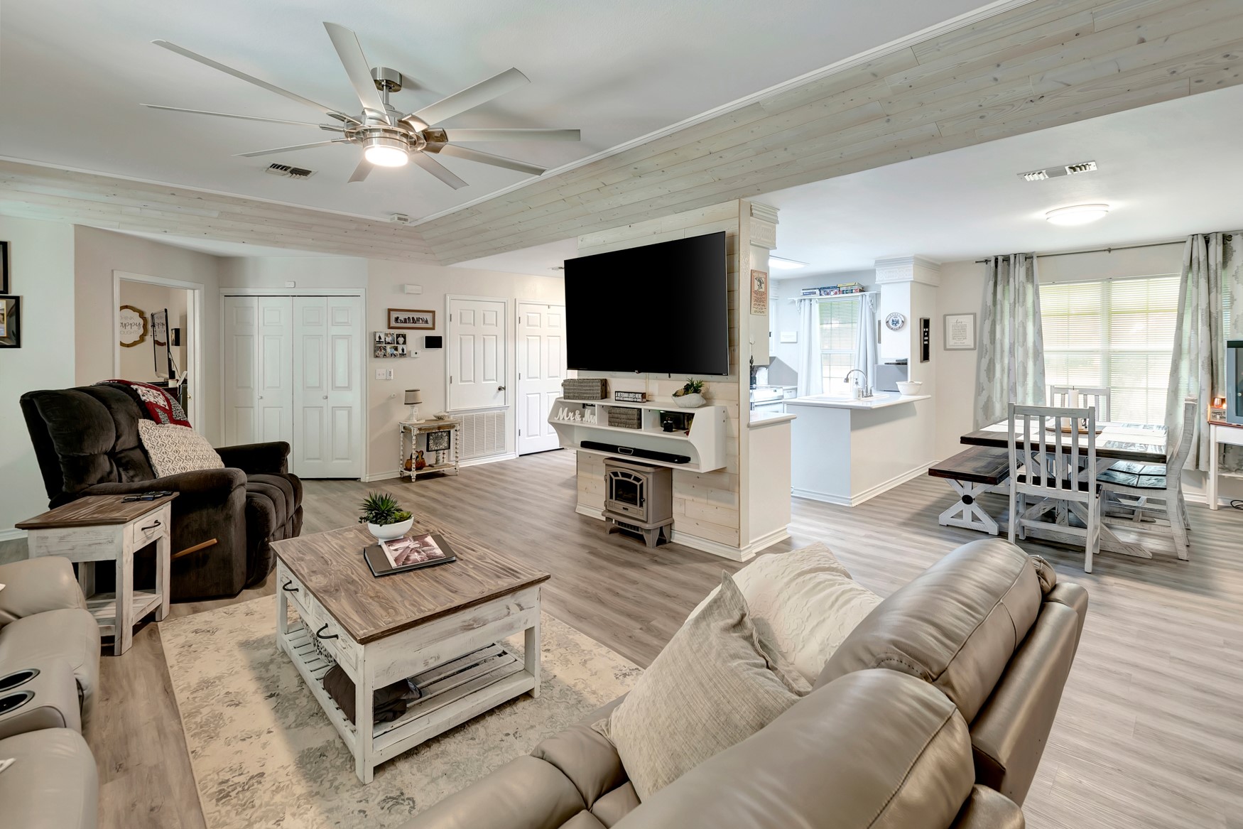 1002 2nd Street Ganado, TX 77962 - Photo 10 of 50 Family room