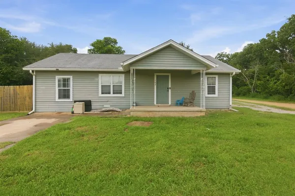$204,900 | 162 Irving Drive, Whitney, TX 76692