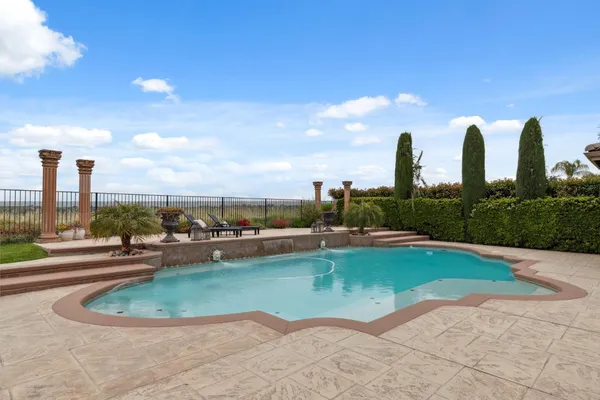 $1,365,000 | 4918 West Bluff Avenue, Fresno, CA 93722