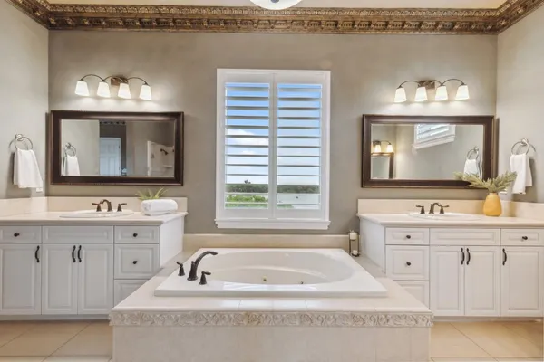 $1,365,000 | 4918 West Bluff Avenue, Fresno, CA 93722