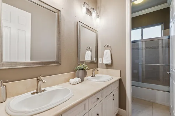 $1,365,000 | 4918 West Bluff Avenue, Fresno, CA 93722