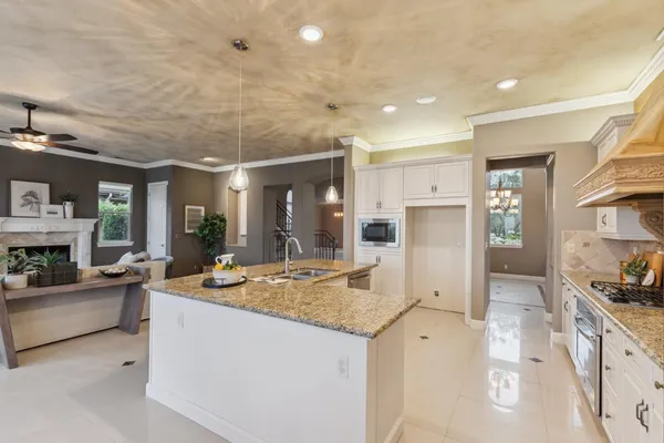 $1,365,000 | 4918 West Bluff Avenue, Fresno, CA 93722