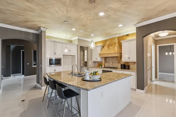 $1,365,000 | 4918 West Bluff Avenue, Fresno, CA 93722