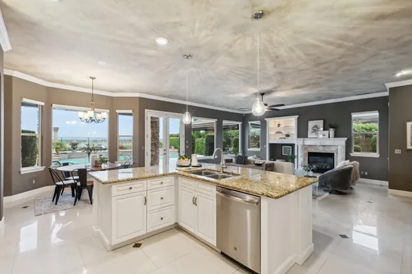 $1,365,000 | 4918 West Bluff Avenue, Fresno, CA 93722