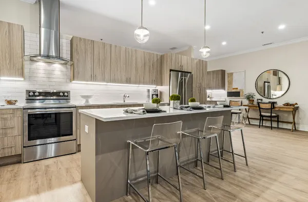 $3,395 | 835 Lake Street, Unit 410, Oak Park, IL 60301