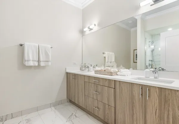 $3,395 | 835 Lake Street, Unit 410, Oak Park, IL 60301