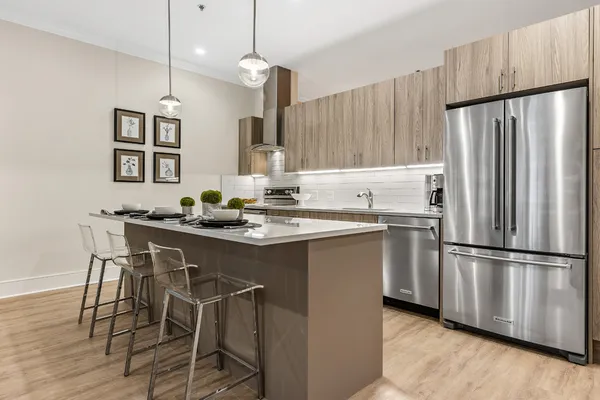 $3,395 | 835 Lake Street, Unit 410, Oak Park, IL 60301