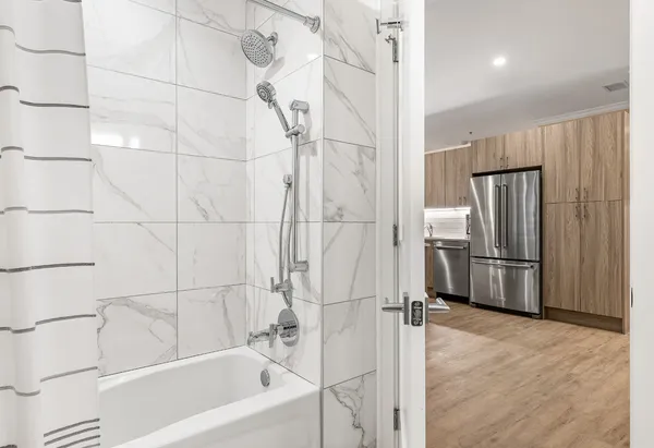 $3,395 | 835 Lake Street, Unit 410, Oak Park, IL 60301