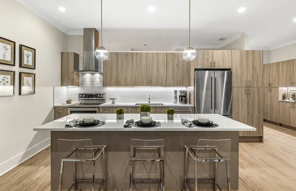 $3,395 | 835 Lake Street, Unit 410, Oak Park, IL 60301