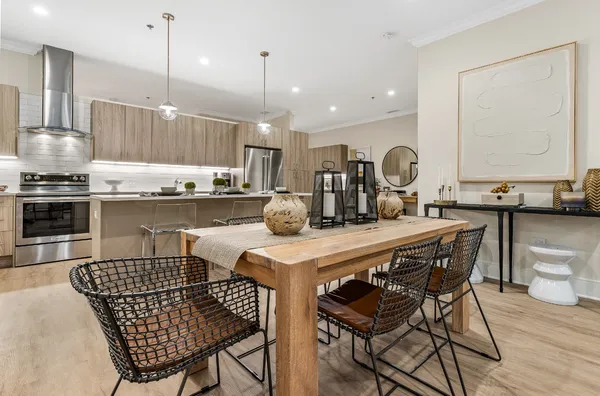 $3,395 | 835 Lake Street, Unit 410, Oak Park, IL 60301