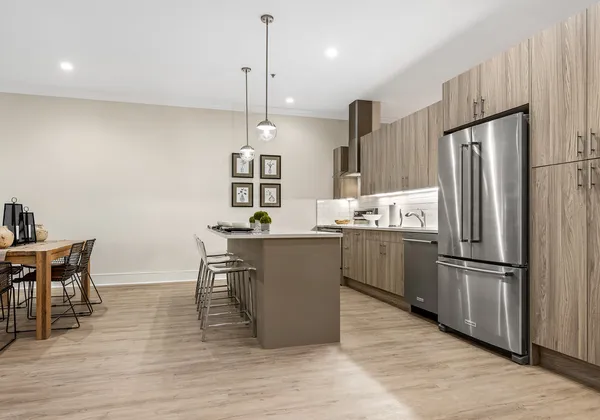 $3,395 | 835 Lake Street, Unit 410, Oak Park, IL 60301