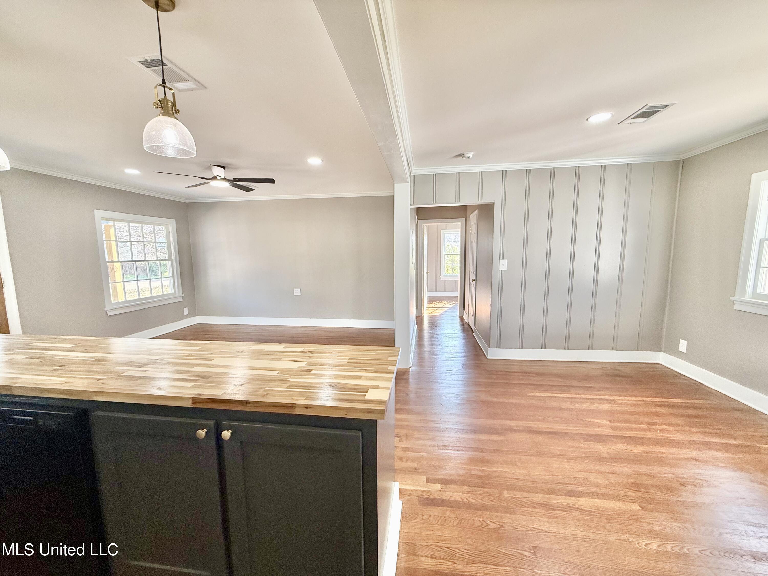 103 Center Street Crystal Springs, MS 39059 - Photo 11 of 29 IMG_8498