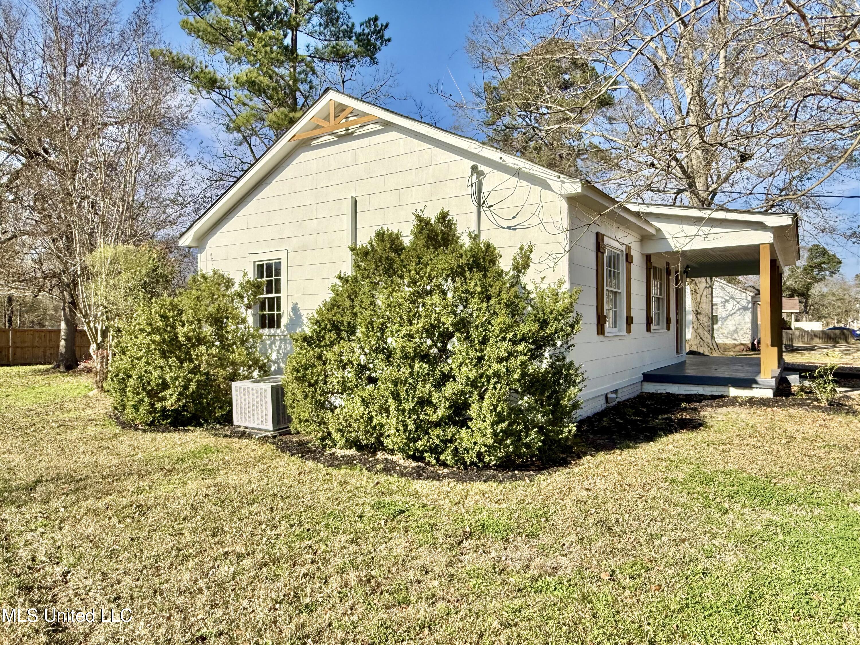 103 Center Street Crystal Springs, MS 39059 - Photo 27 of 29 IMG_8510