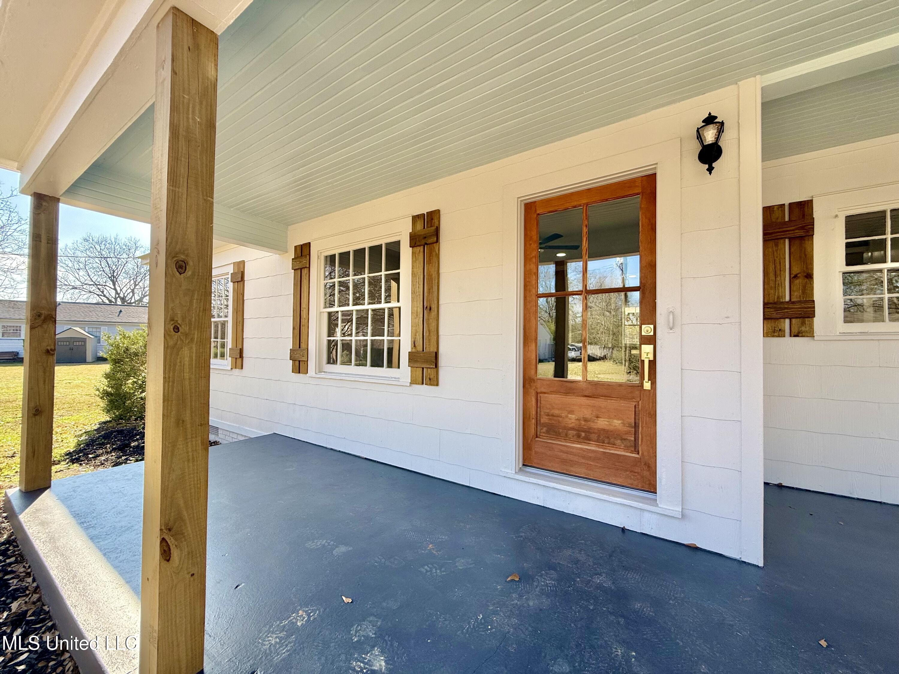 103 Center Street Crystal Springs, MS 39059 - Photo 4 of 29 IMG_8531