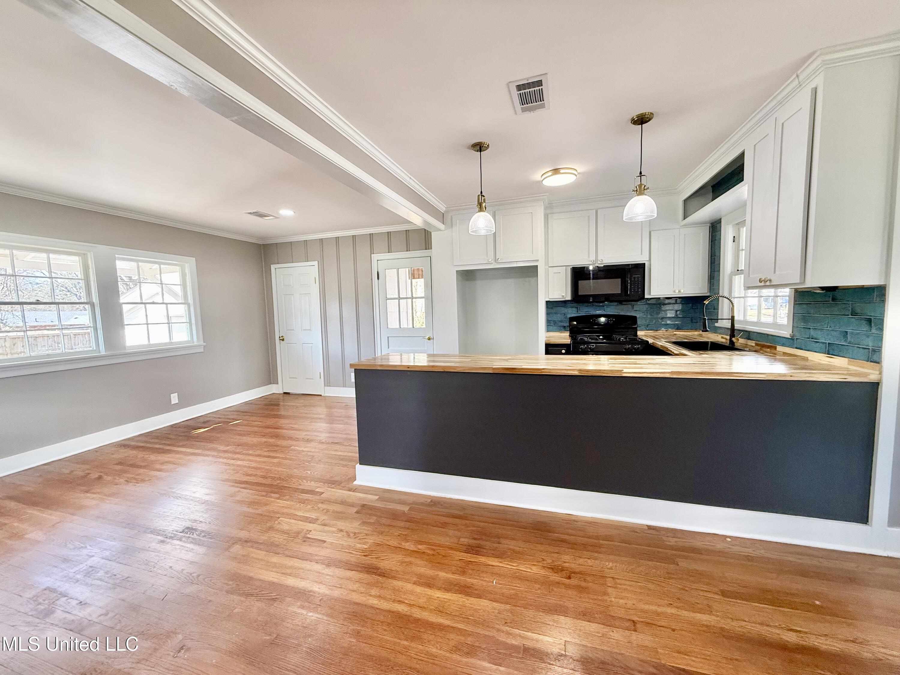 103 Center Street Crystal Springs, MS 39059 - Photo 6 of 29 IMG_8493