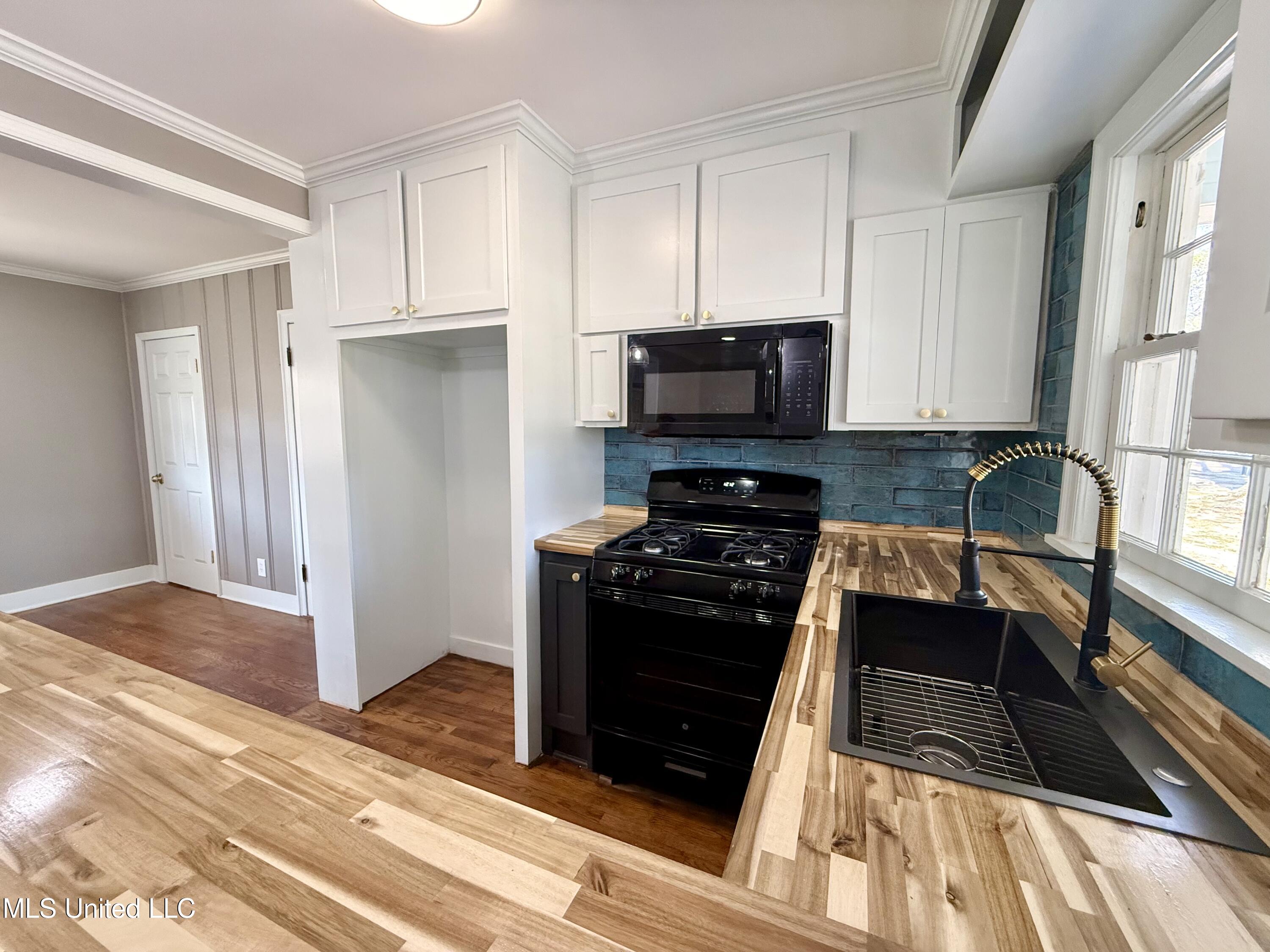 103 Center Street Crystal Springs, MS 39059 - Photo 10 of 29 IMG_8492