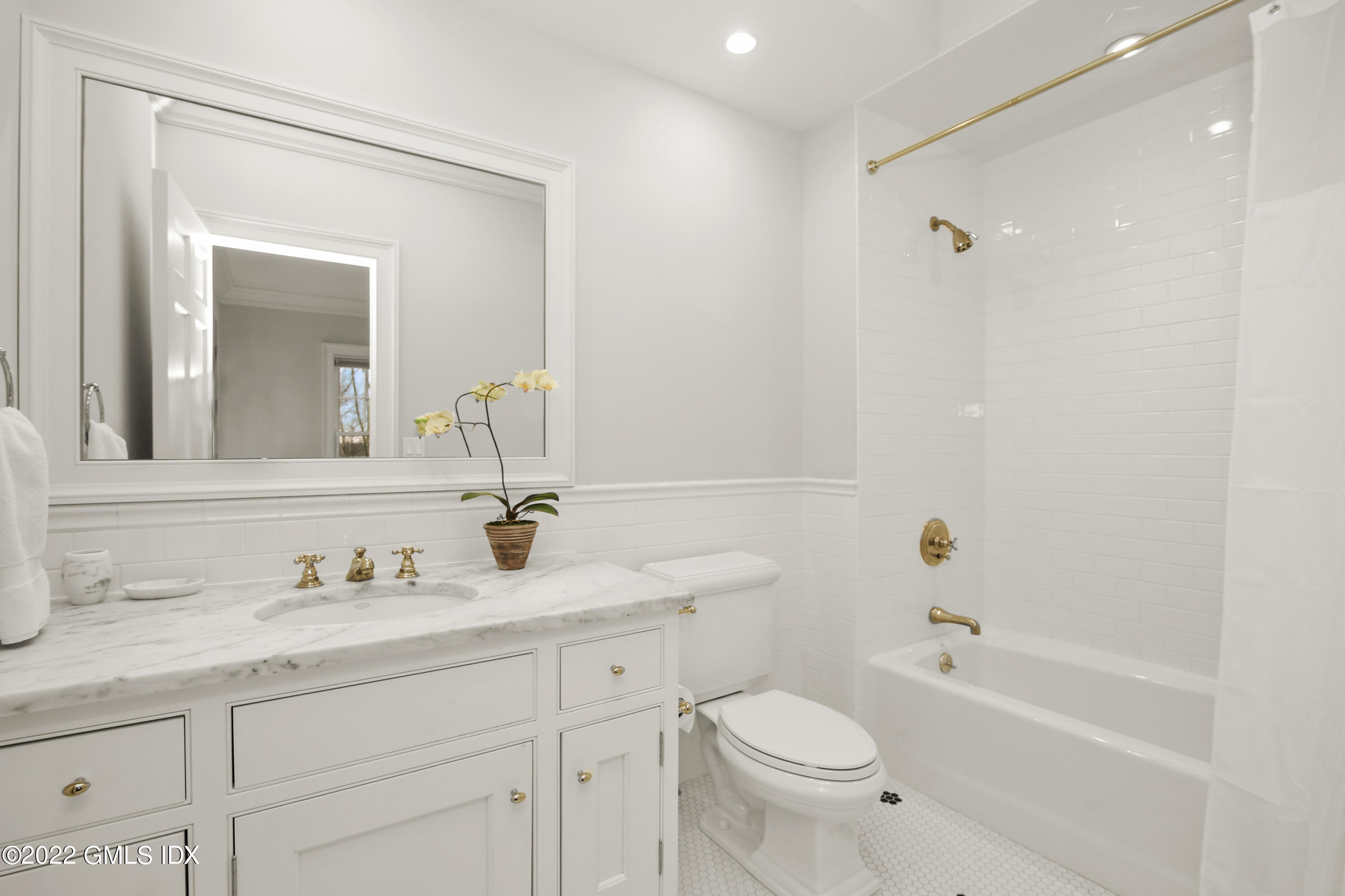 807 Lake Avenue Greenwich, CT 06830 - Photo 17 of 31 a bathroom with a granite countertop sink a toilet and a bathtub