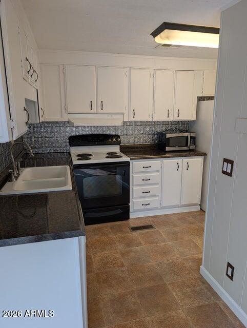 908 North Matterhorn Road Payson, AZ 85541 - Photo 24 of 59 a kitchen with granite countertop a sink a stove and cabinets