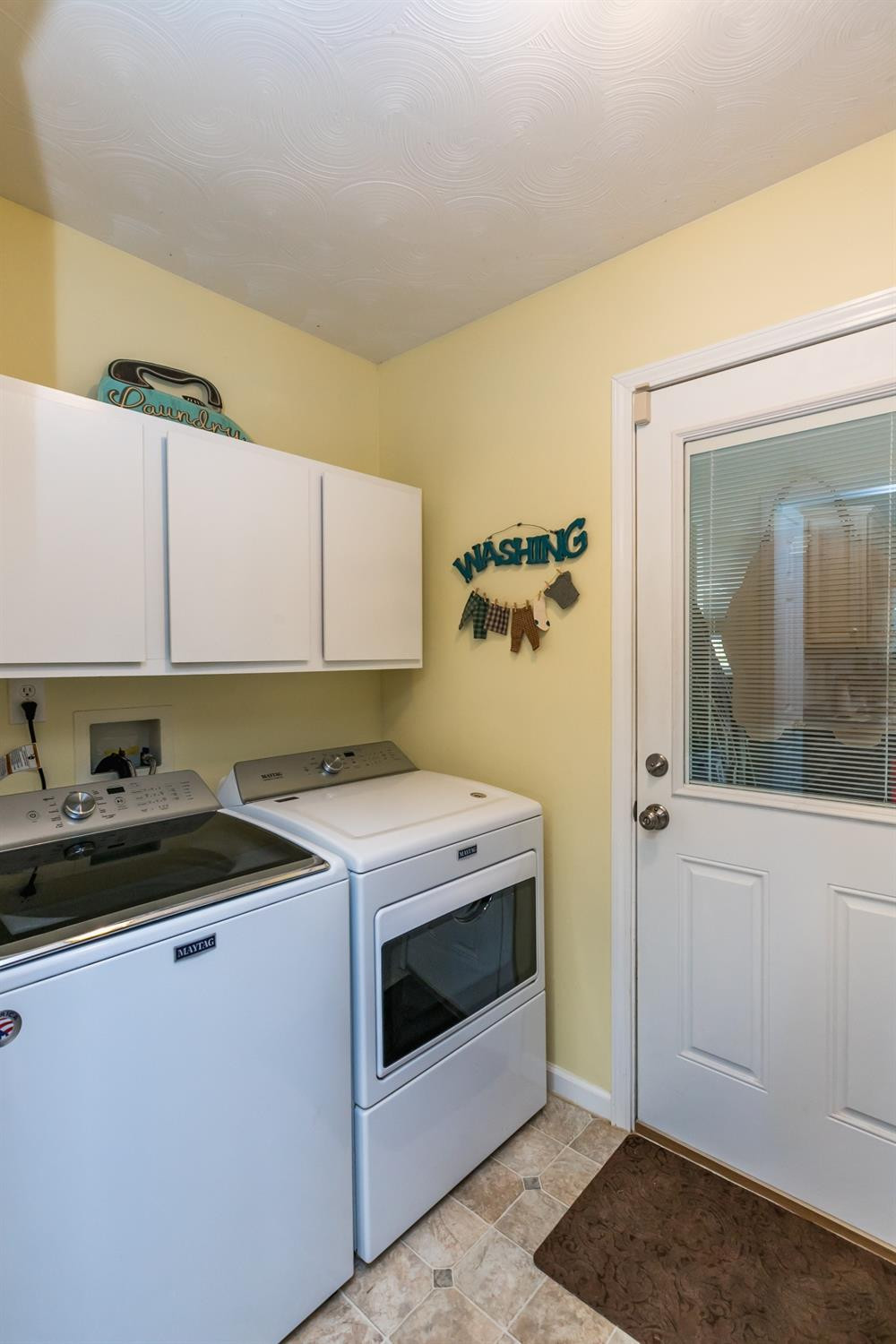 3556 Schollsville Road Winchester, KY 40391 - Photo 19 of 66 Large laundry/mud room between kitchen a