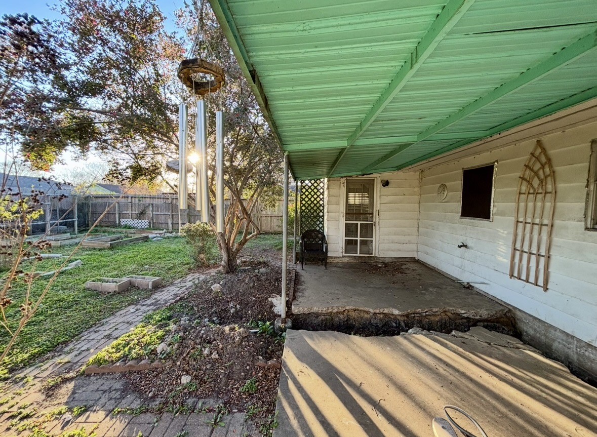 2208 Marshall Street Pasadena, TX 77506 - Photo 21 of 24 a view of a backyard with a small cabin