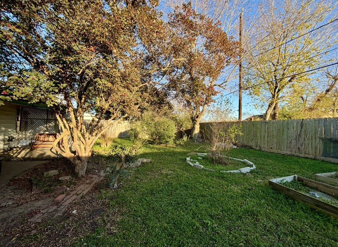 2208 Marshall Street Pasadena, TX 77506 - Photo 23 of 24 a backyard of a house with lots of green space