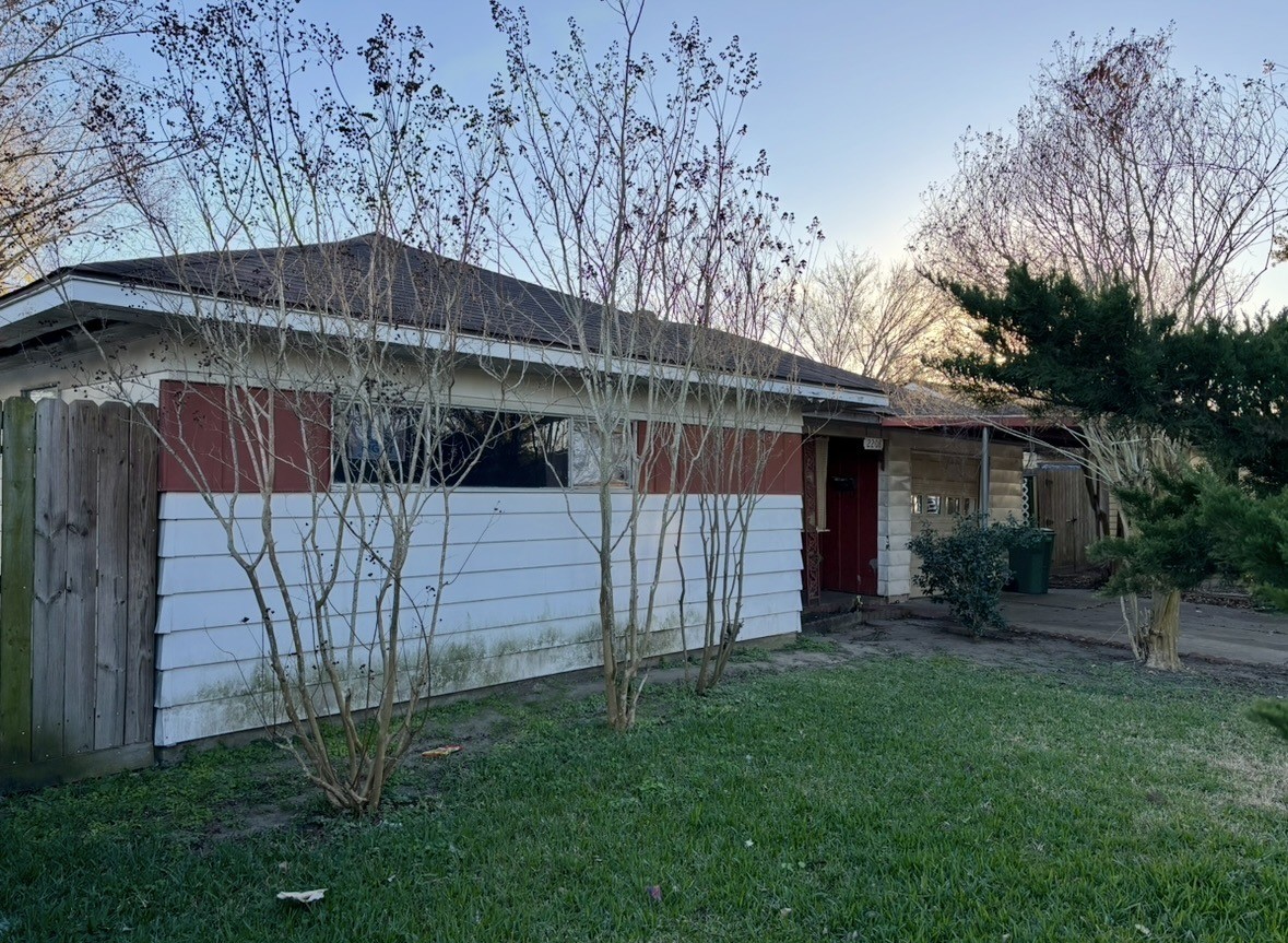 2208 Marshall Street Pasadena, TX 77506 - Photo 6 of 24 a view of backyard with a garden and deck