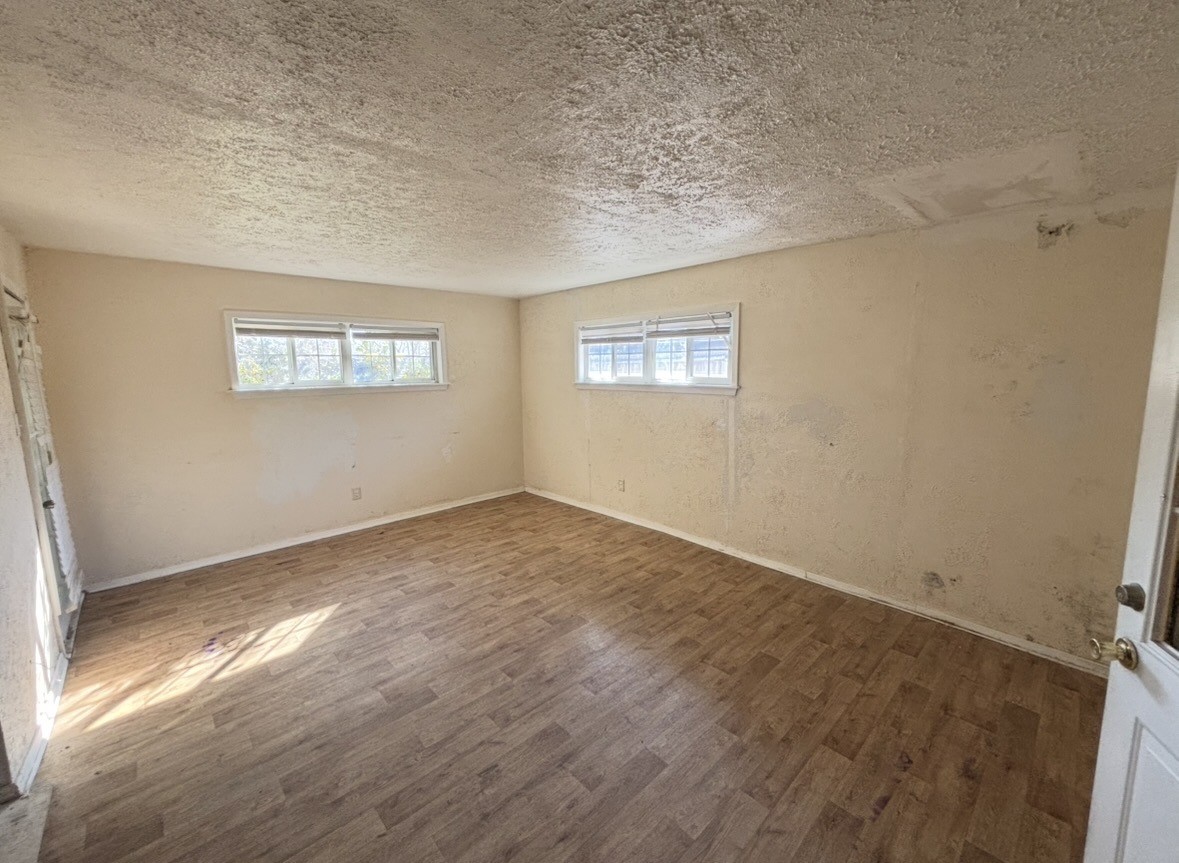 2208 Marshall Street Pasadena, TX 77506 - Photo 10 of 24 an empty room with windows