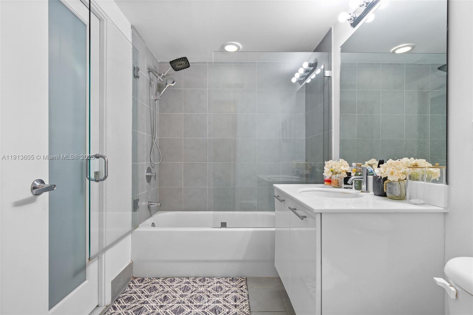 92 Southwest 3rd Street, Unit 4403 Miami, FL 33130 - Photo 19 of 28 a bathroom with a bathtub a shower and a sink