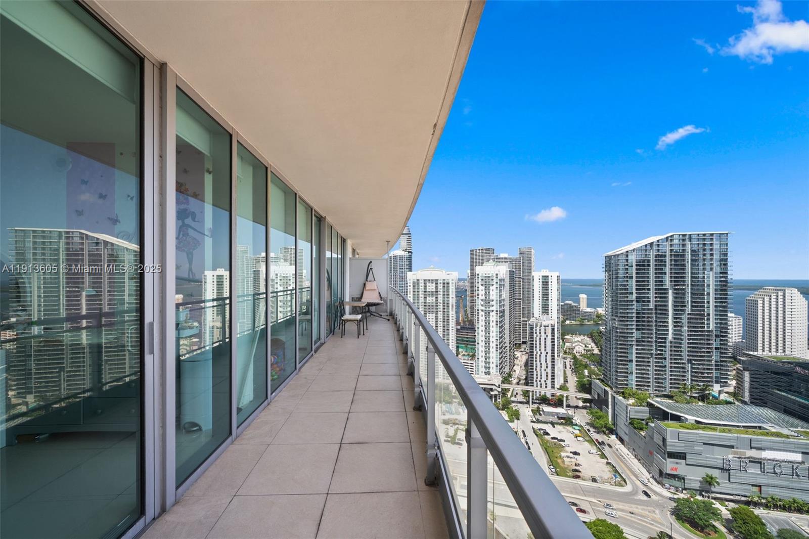 92 Southwest 3rd Street, Unit 4403 Miami, FL 33130 - Photo 20 of 28 a balcony with city view