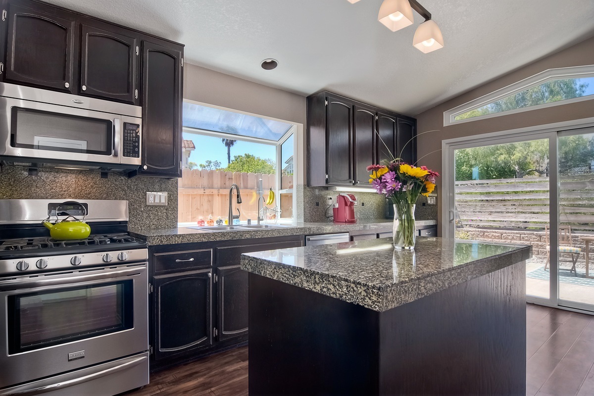 3726 Via Del Rancho Oceanside, CA 92056 - Photo 15 of 25 Lots of natural light.