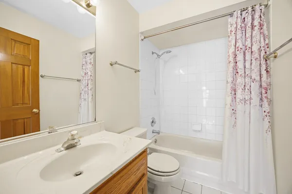 $650,000 | 4807 Clearwater Lane, Naperville, IL 60564