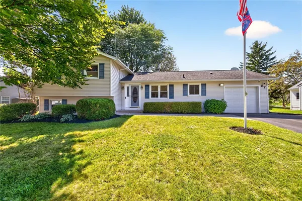 $279,900 | 87 Tomahawk Trail, Henrietta, NY 14467