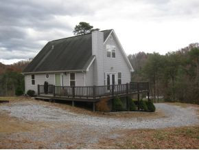 610 Cripple Creek Road Watauga, TN 37694 - Photo 4 of 24 Right rear corner of driveway