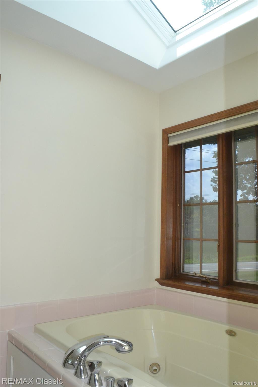 3730 Sleeth Road Commerce Township, MI 48382 - Photo 38 of 59 Master Bath