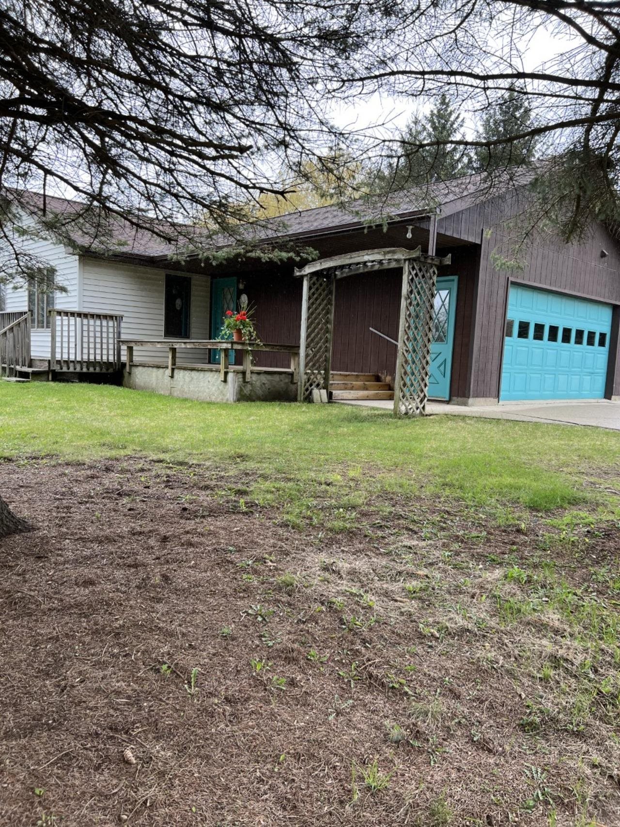 520 McCulloch Road Gladwin, MI 48624 - Photo 2 of 22