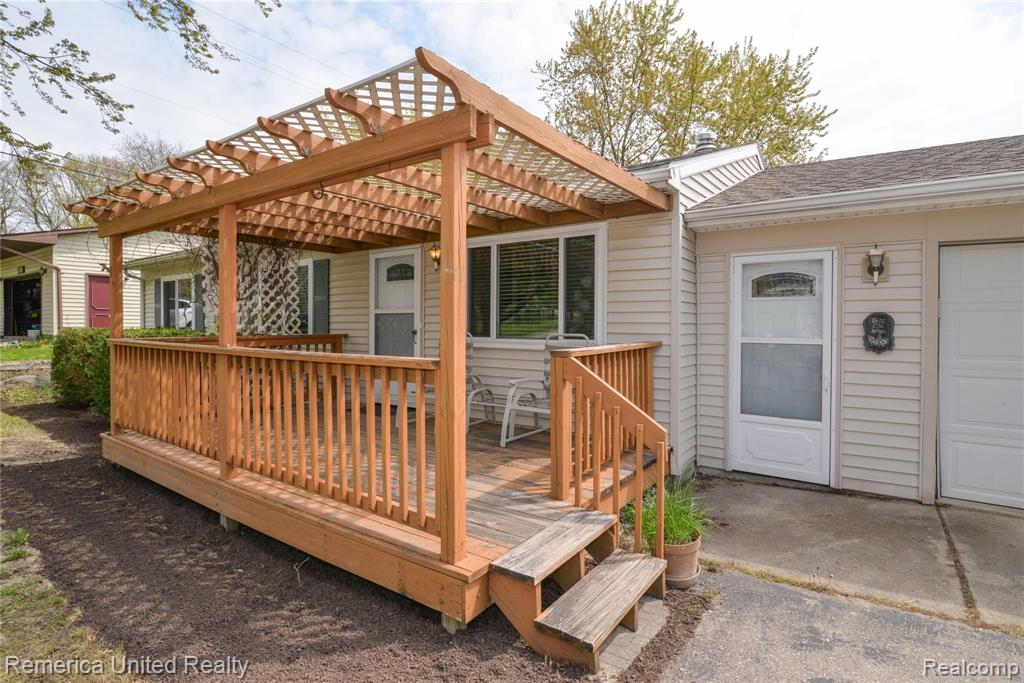 9500 Denton Hill Road Fenton, MI 48430 - Photo 2 of 29 Gallery Image 2