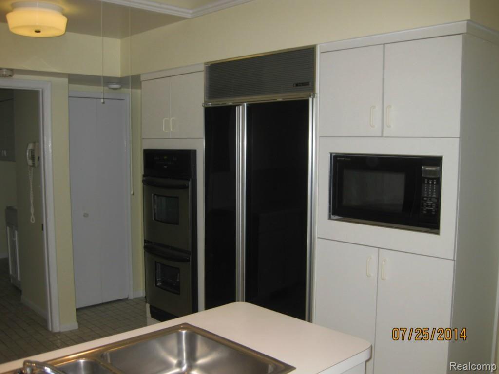 4750 Brookside Road Fenton, MI 48430 - Photo 8 of 22 008.jpg